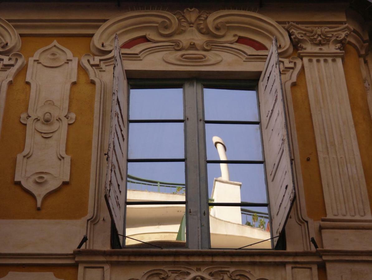 Dietro Il Teatro Modena Genoa Bagian luar foto